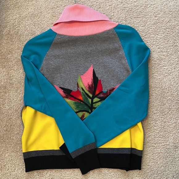 Colorful sweater ( M) you can wear for small to medium - Picture 8 of 8